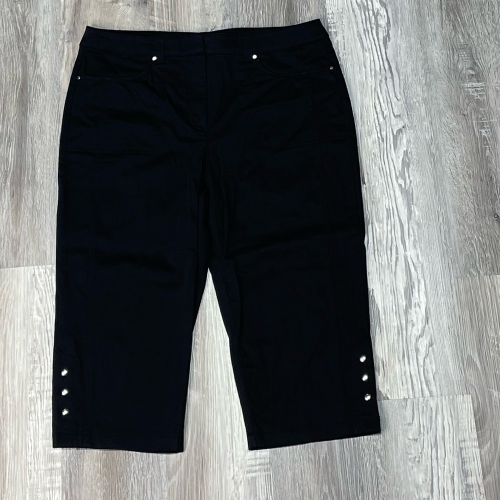 White House Black Market Black Slim Capri